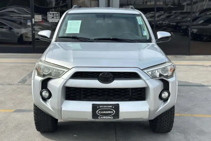 2016 Toyota 4Runner SR5 photo 1
