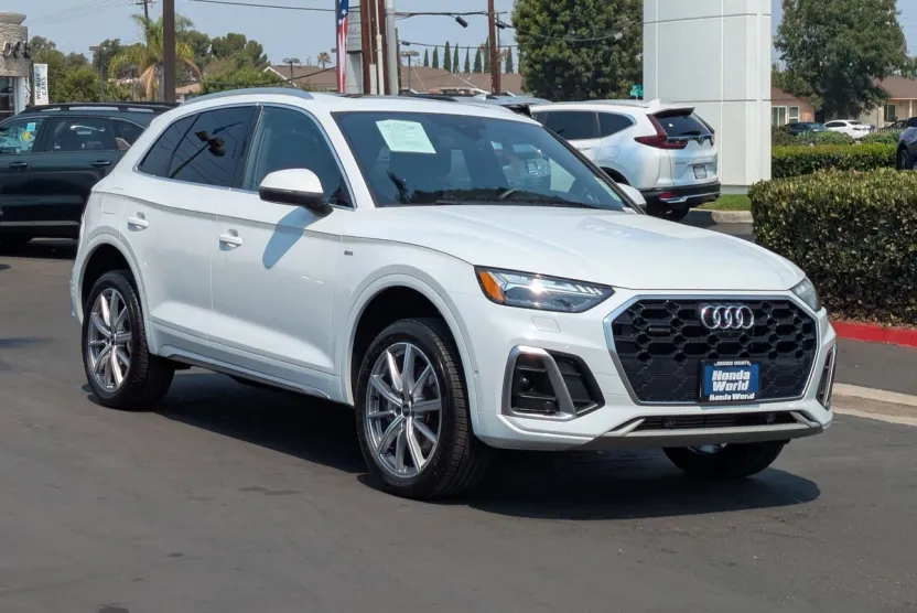 2021 Audi Q5 Premium Prestige photo 1