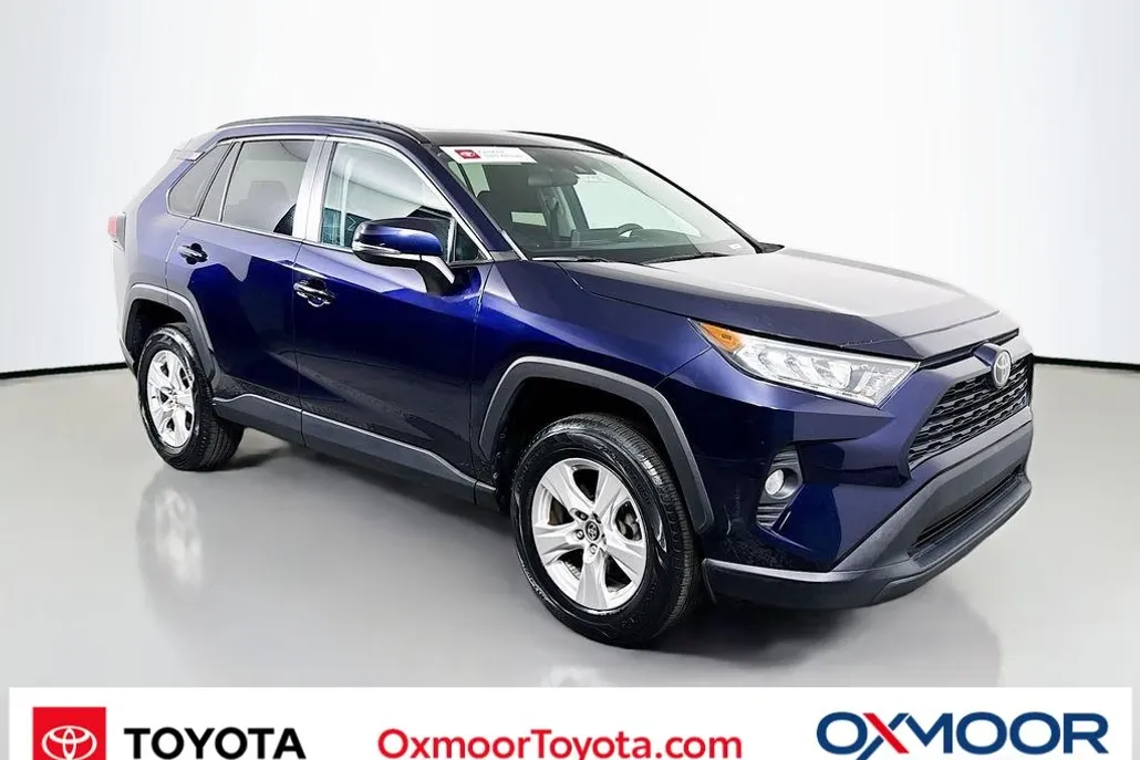 2019 Toyota RAV4 XLE photo 1