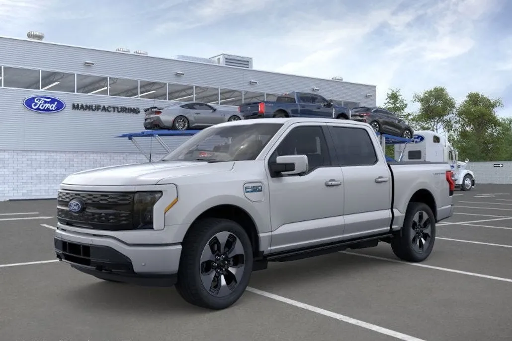 2025 Ford F-150 Lightning Platinum photo 1