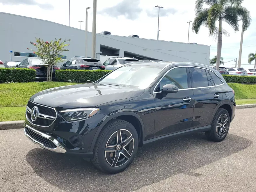 2026 Mercedes Benz GLC 300 4MATIC photo 1