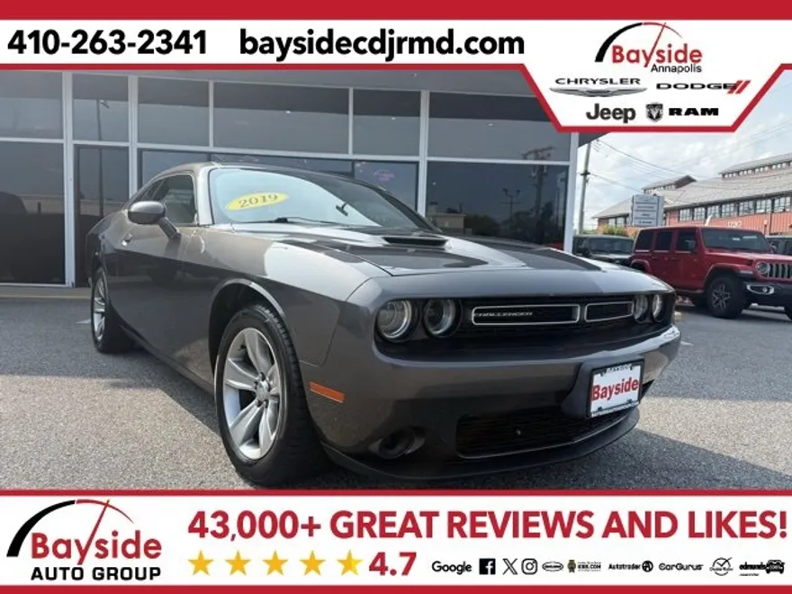 2019 Dodge Challenger SXT photo 1