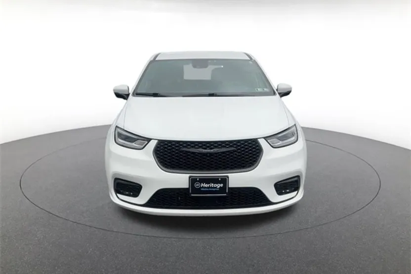 2023 Chrysler Pacifica Hybrid Touring L photo 1