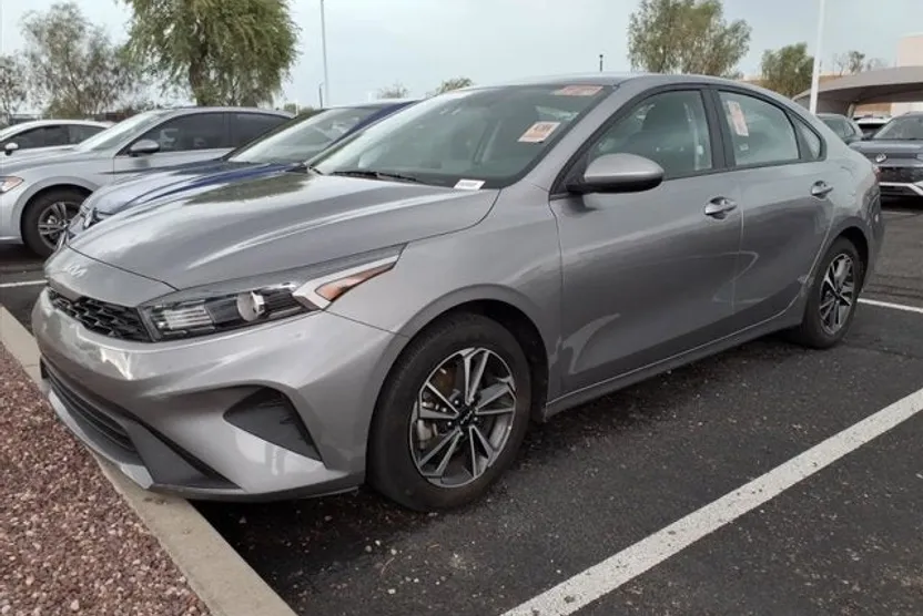 2024 Kia Forte LXS photo 1