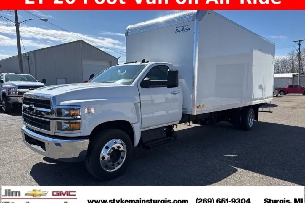 2023 Chevrolet Silverado 5500HD LT photo 1