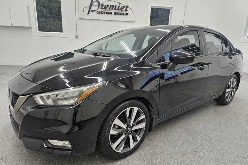 2020 Nissan Versa SR photo 1