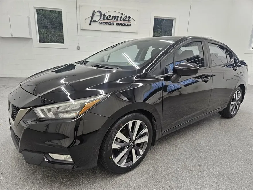 2020 Nissan Versa SR photo 1