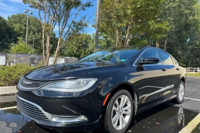 2017 Chrysler 200 Limited photo 1
