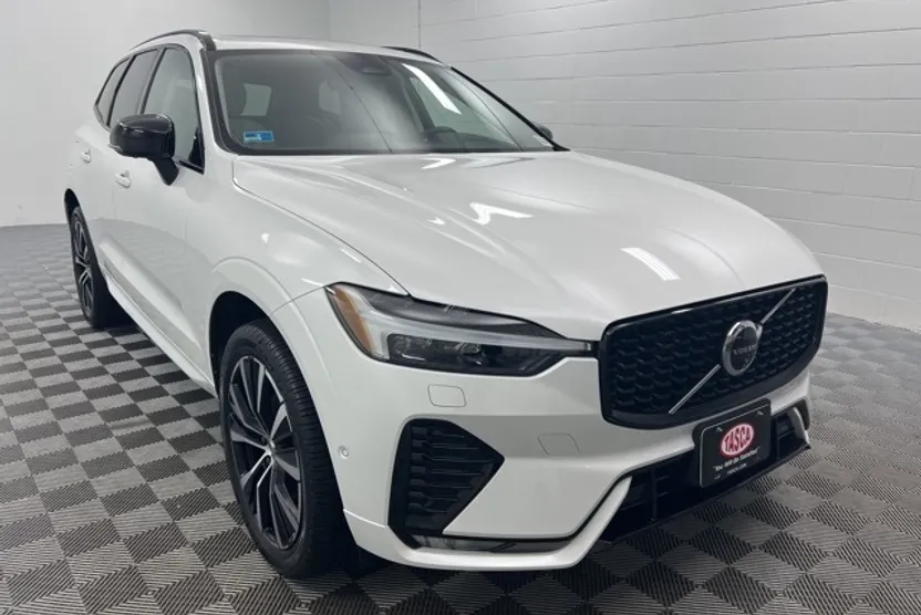 2024 Volvo XC60 B5 Plus photo 1