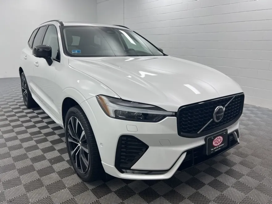 2024 Volvo XC60 B5 Plus photo 1