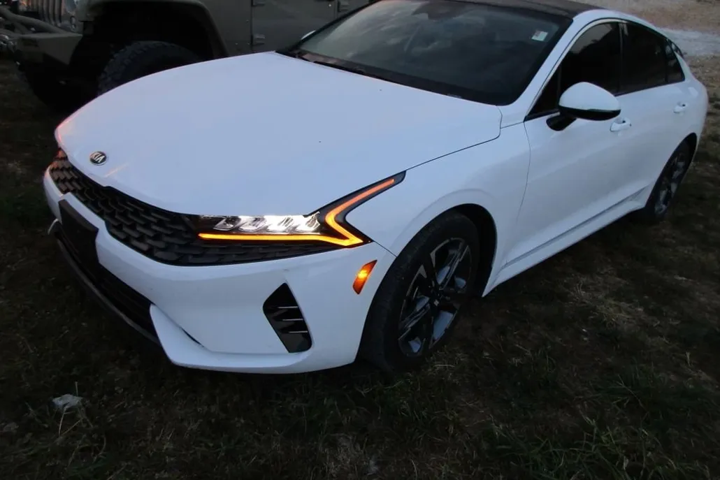 2021 Kia K5 EX photo 1