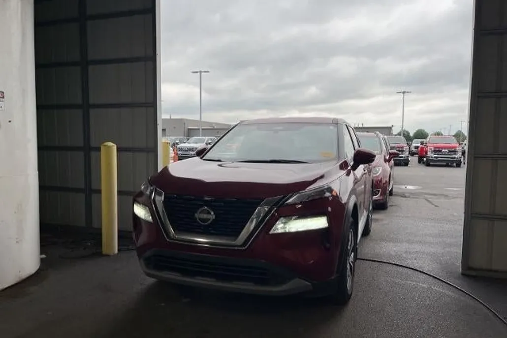 2023 Nissan Rogue SV photo 1