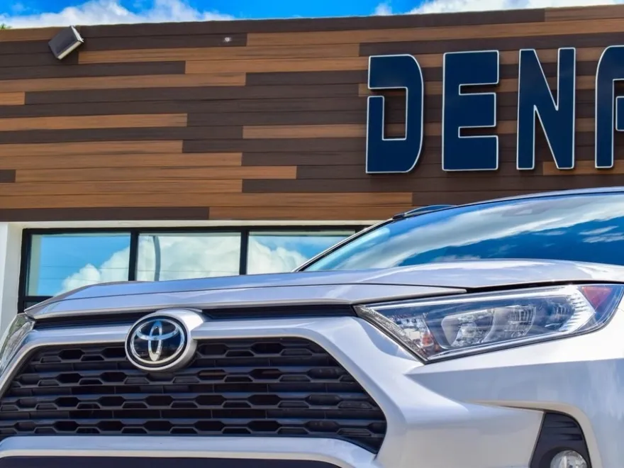 2020 Toyota RAV4 XLE photo 1