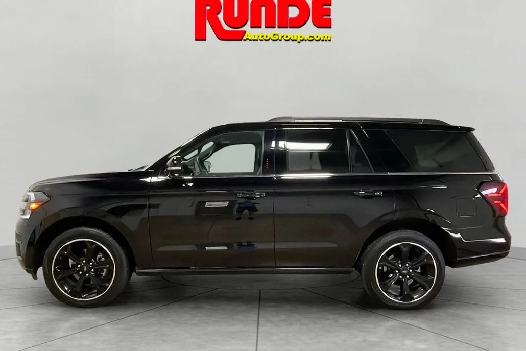 2023 Ford Expedition Limited photo 1