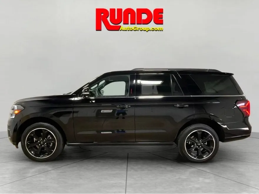 2023 Ford Expedition Limited photo 1