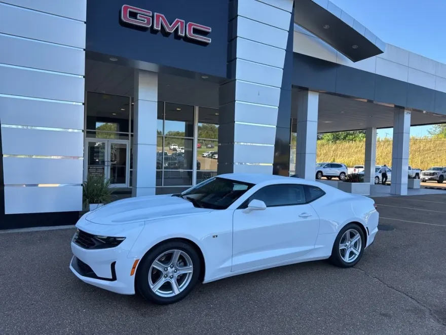 2023 Chevrolet Camaro 1LT photo 1