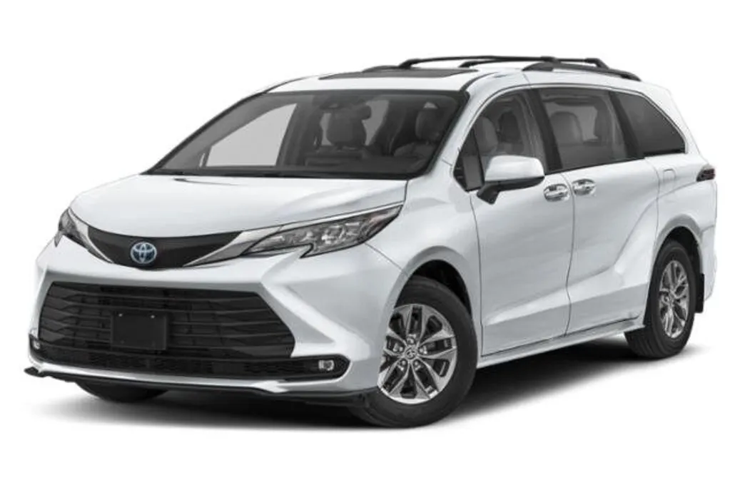 2025 Toyota Sienna XLE photo 1