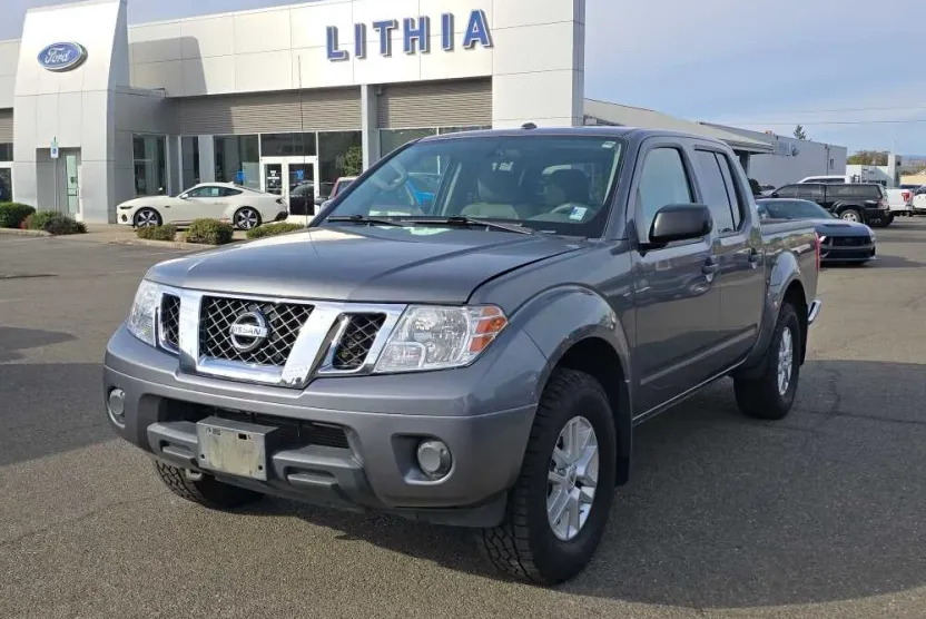 2018 Nissan Frontier SV Crew Cab photo 1