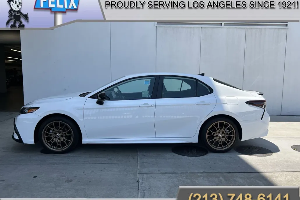 2024 Toyota Camry SE photo 1