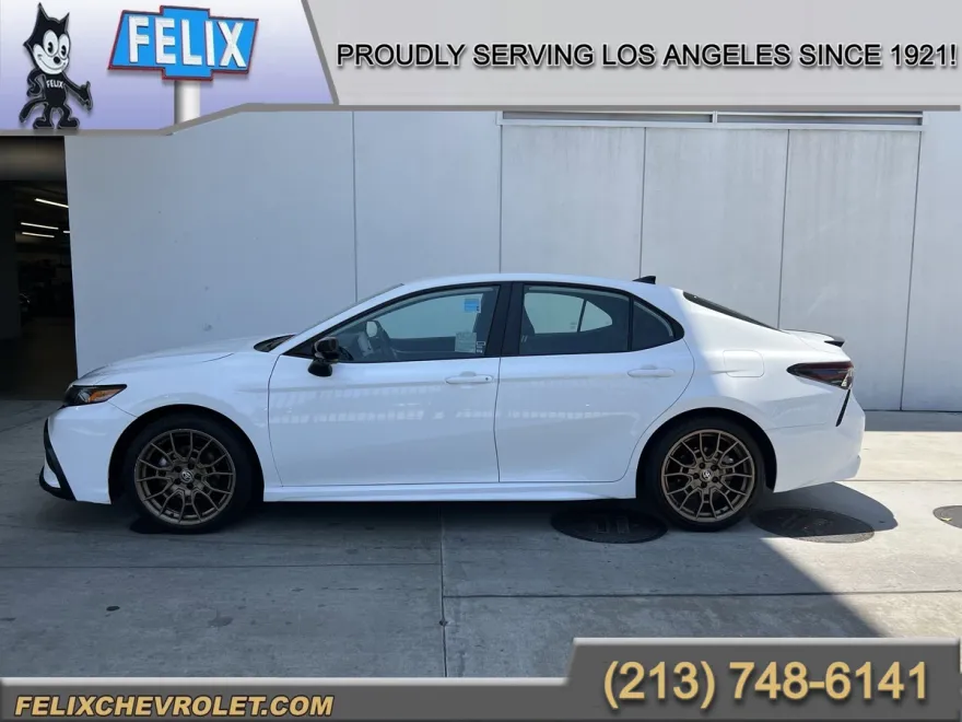 2024 Toyota Camry SE photo 1