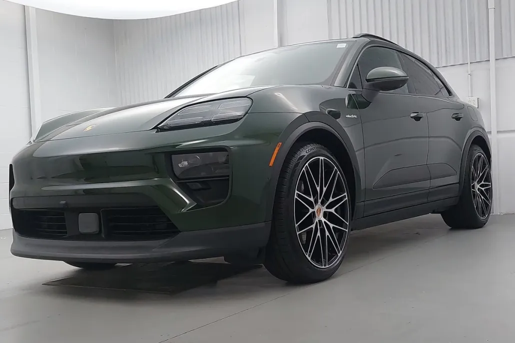 2025 Porsche Macan Electric photo 1