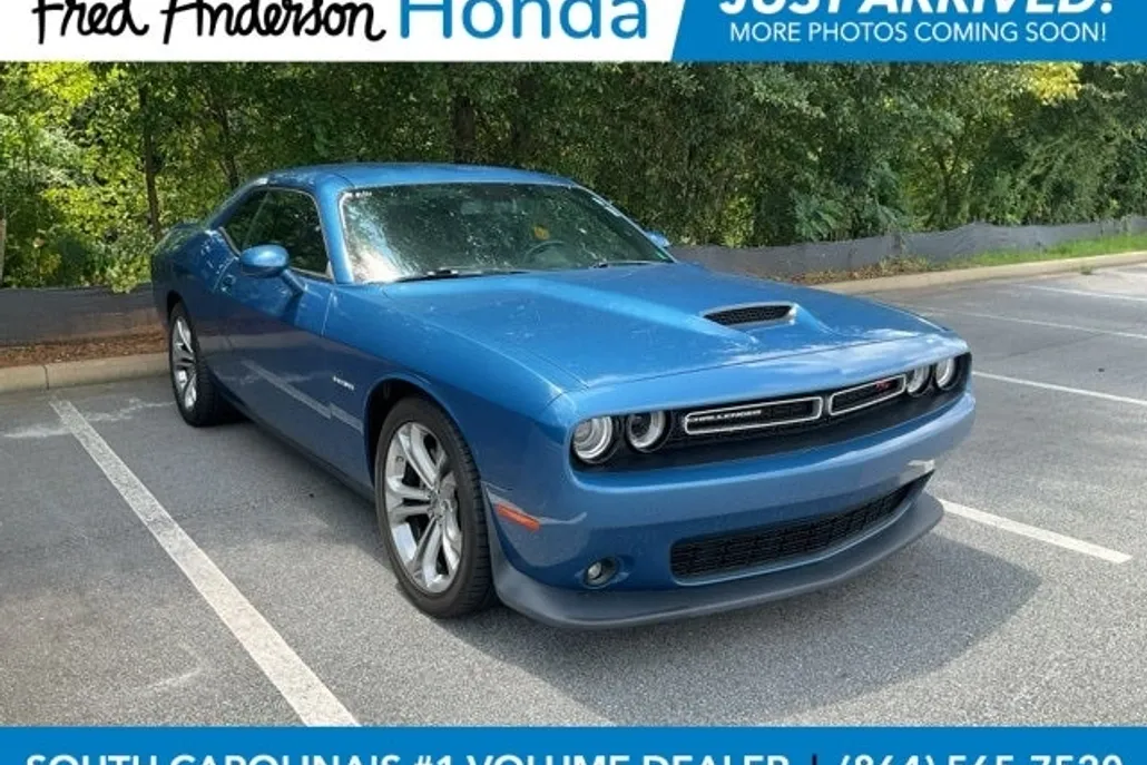 2022 Dodge Challenger R/T photo 1