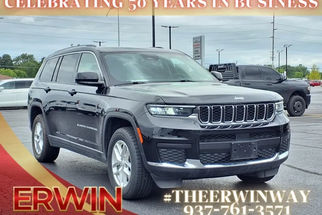 2023 Jeep Grand Cherokee Laredo photo 1