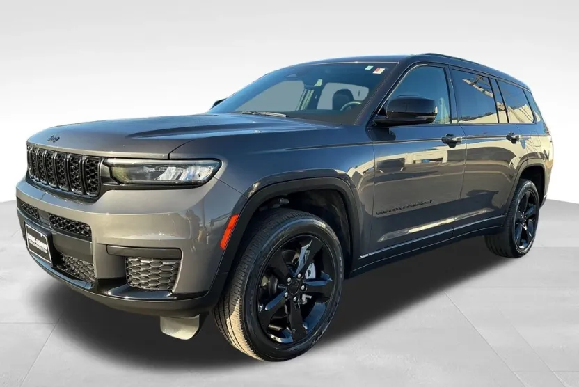 2023 Jeep Grand Cherokee Altitude photo 1