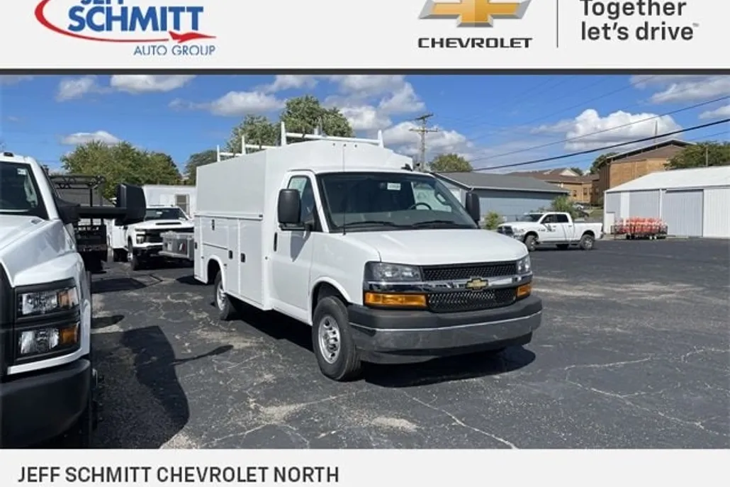 2025 Chevrolet Express 3500 Cutaway Van photo 1