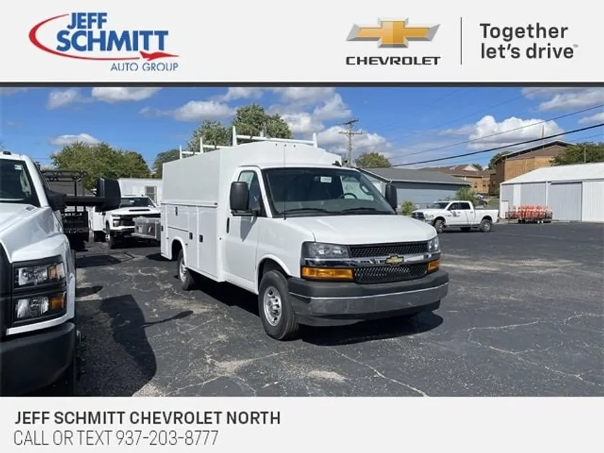 2025 Chevrolet Express 3500 Cutaway Van photo 1