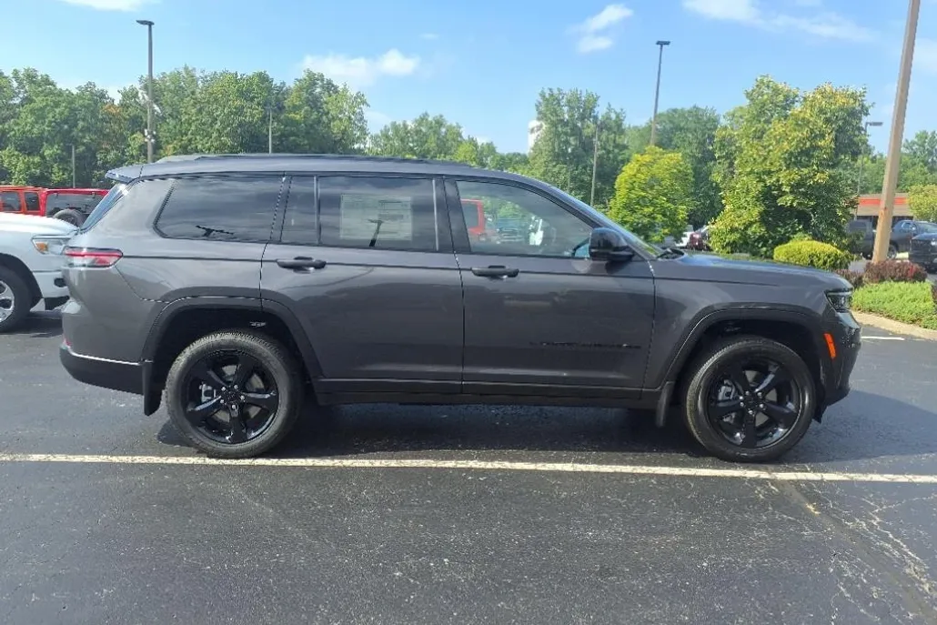 2025 Jeep Grand Cherokee Altitude X photo 1