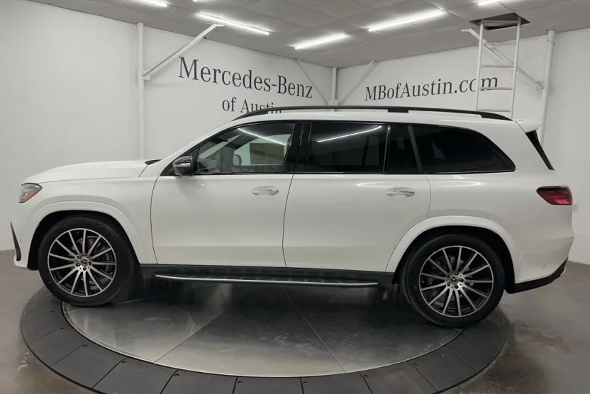 2026 Mercedes Benz GLS 580 4MATIC photo 1