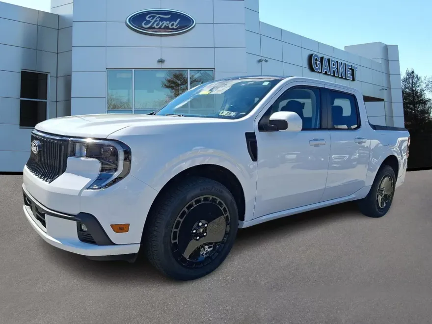 2025 Ford Maverick photo 1