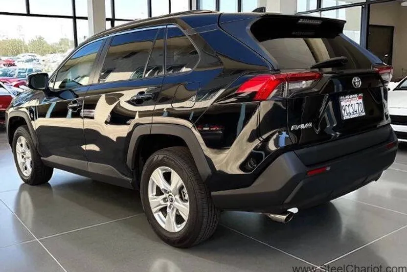 2019 Toyota RAV4 XLE photo 1