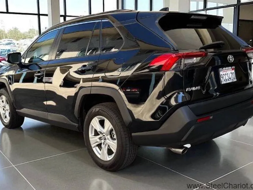 2019 Toyota RAV4 XLE photo 1