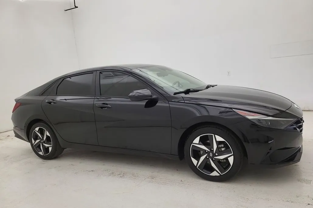 2023 Hyundai Elantra SEL photo 1