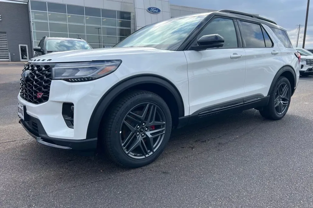 2025 Ford Explorer ST photo 1
