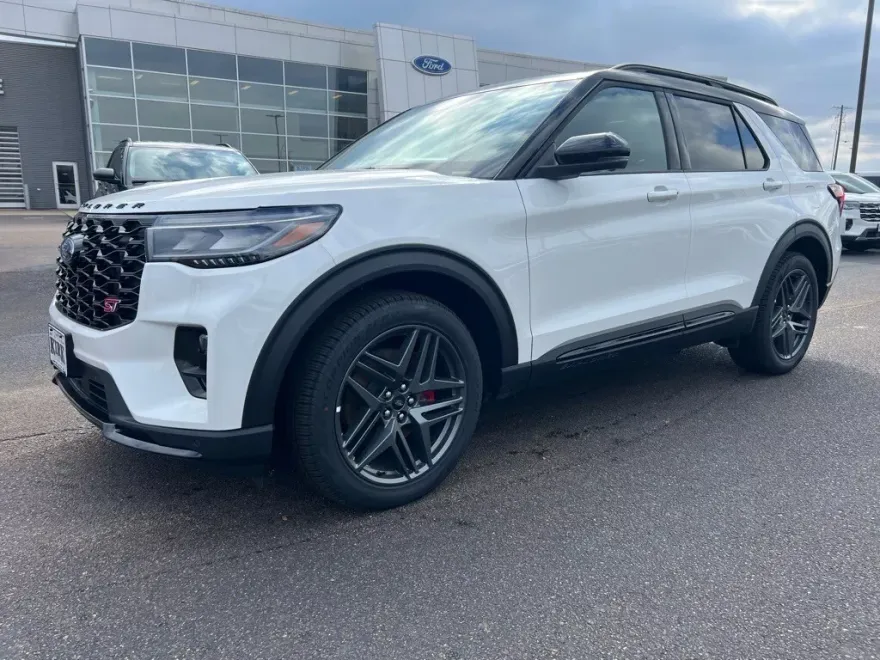 2025 Ford Explorer ST photo 1