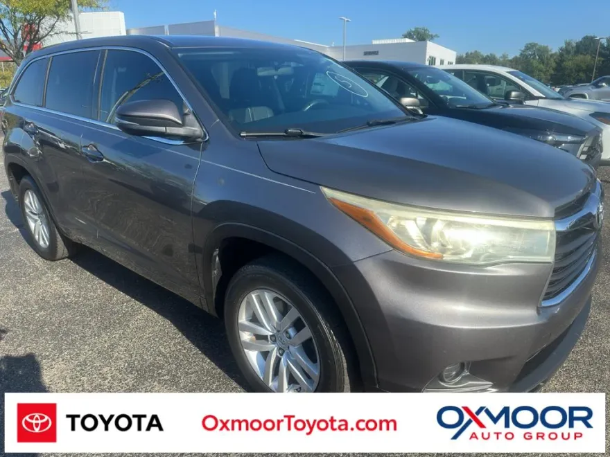 2015 Toyota Highlander LE photo 1