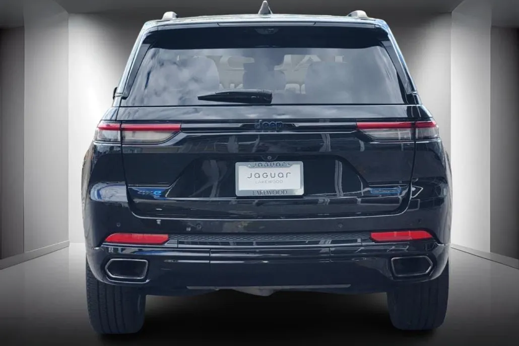 2023 Jeep Cherokee 80th Anniversary Edition photo 1