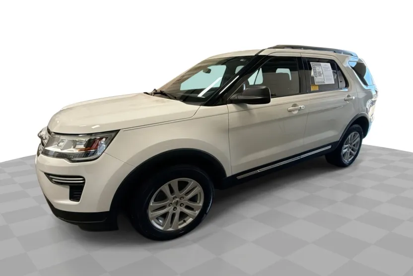 2019 Ford Explorer XLT photo 1