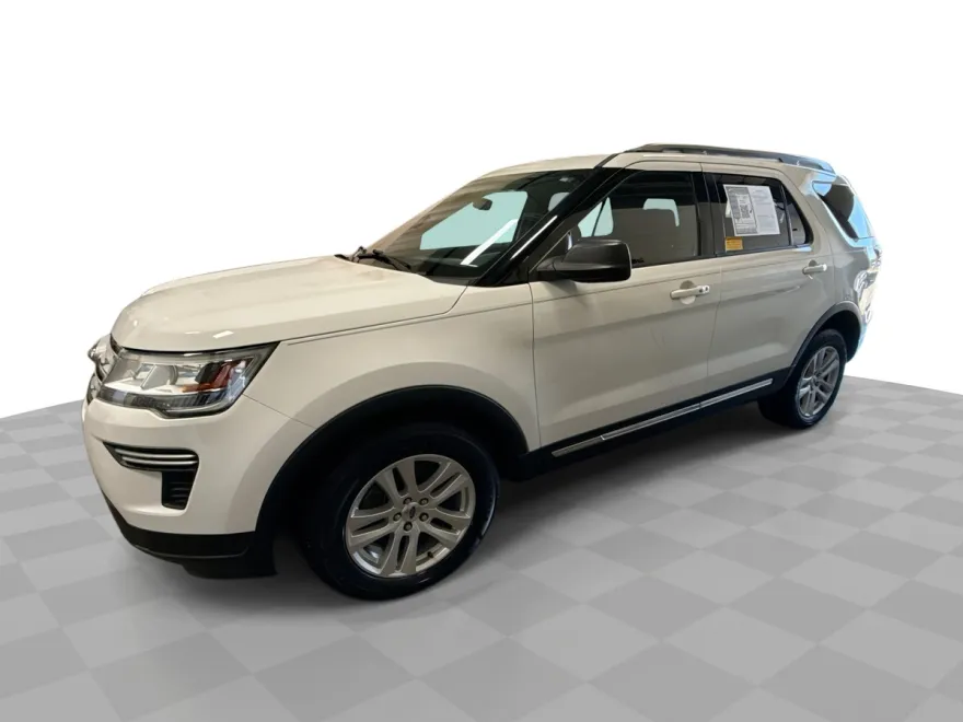 2019 Ford Explorer XLT photo 1