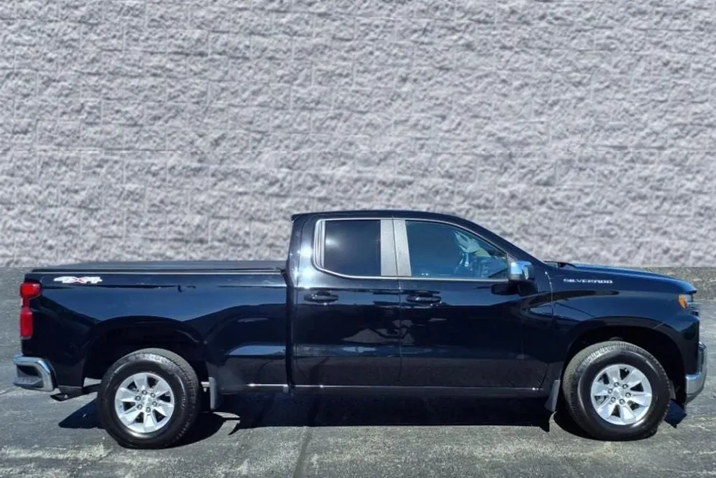 2019 Chevrolet Silverado 1500 LT photo 1