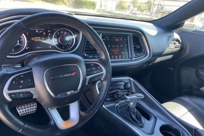 2015 Dodge Challenger SXT Plus photo 1