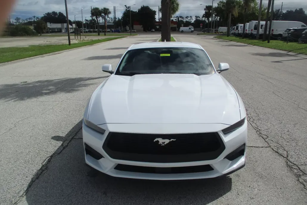 2025 Ford Mustang EcoBoost photo 1