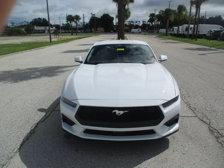 2025 Ford Mustang EcoBoost photo 1