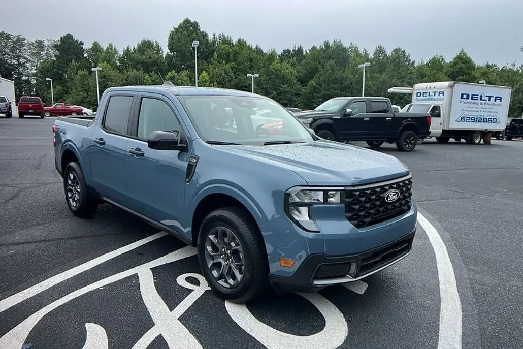 2025 Ford Maverick XLT photo 1