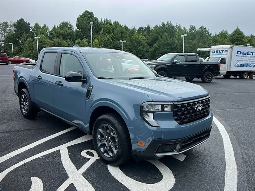 2025 Ford Maverick XLT photo 1