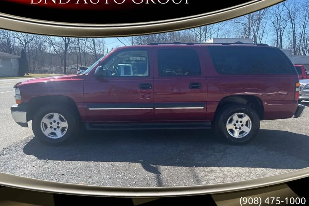 2004 Chevrolet Suburban 1500 LT photo 1