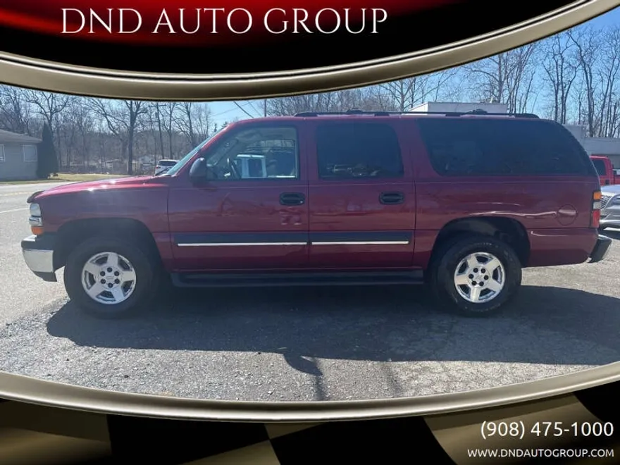 2004 Chevrolet Suburban 1500 LT photo 1